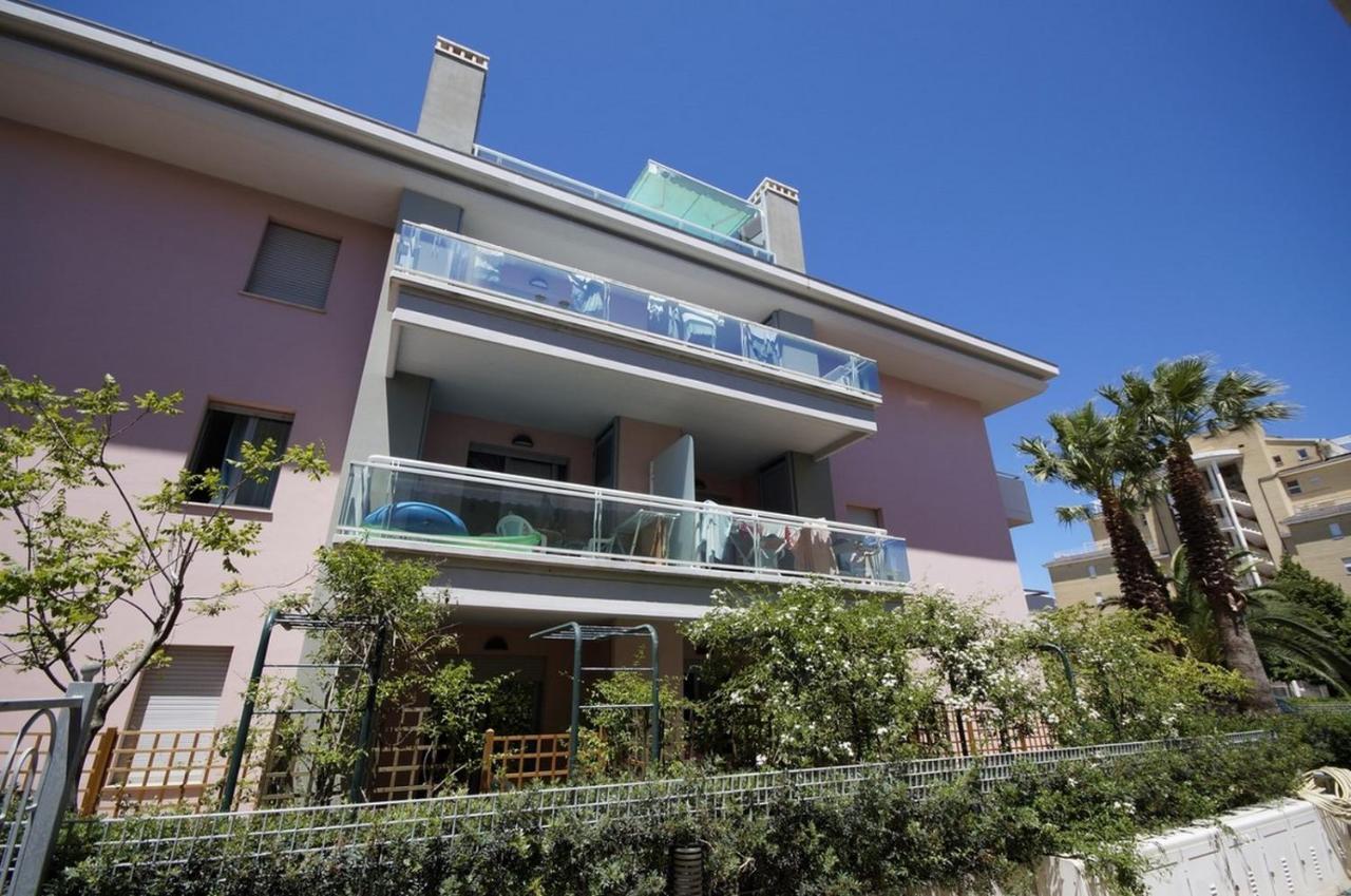 Appartamento Mediterraneo San Benedetto del Tronto Bagian luar foto